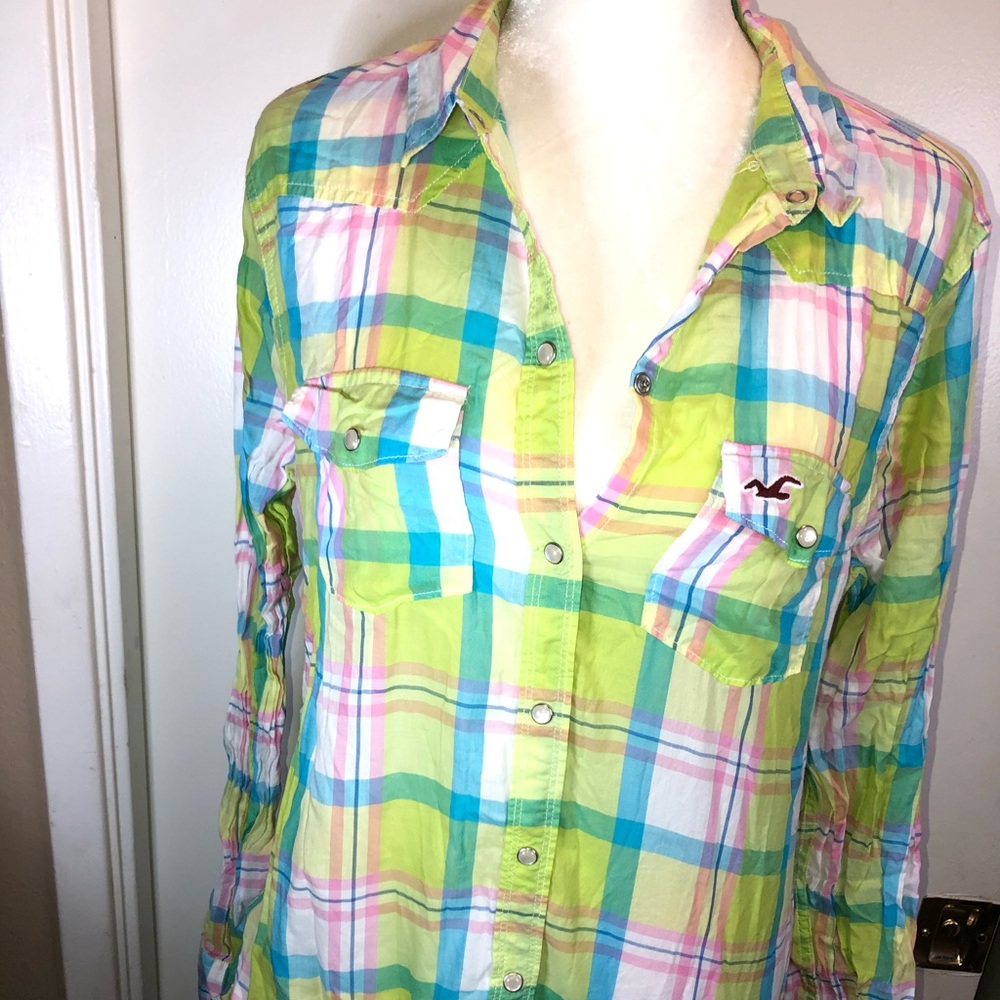 Hollister Plaid Spring/Summer button down Sz M